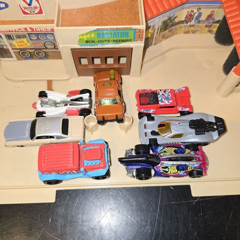 Vintage Hot Wheels Service Center Sto-N-Go Missing Parts